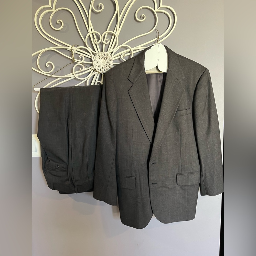 The King’s Image Classic Gray Men's Suit